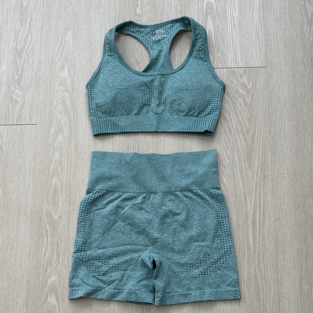 Seamless Teal Sports Bra and Shorts Set